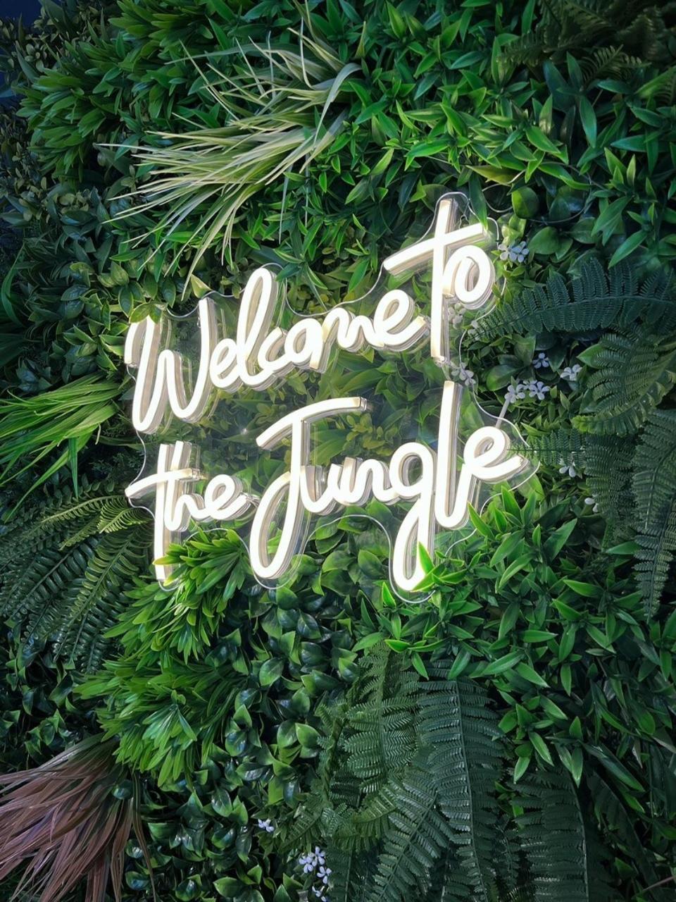 Jungle Escape, City Apartment With Parking & Terrace Честер Екстер'єр фото